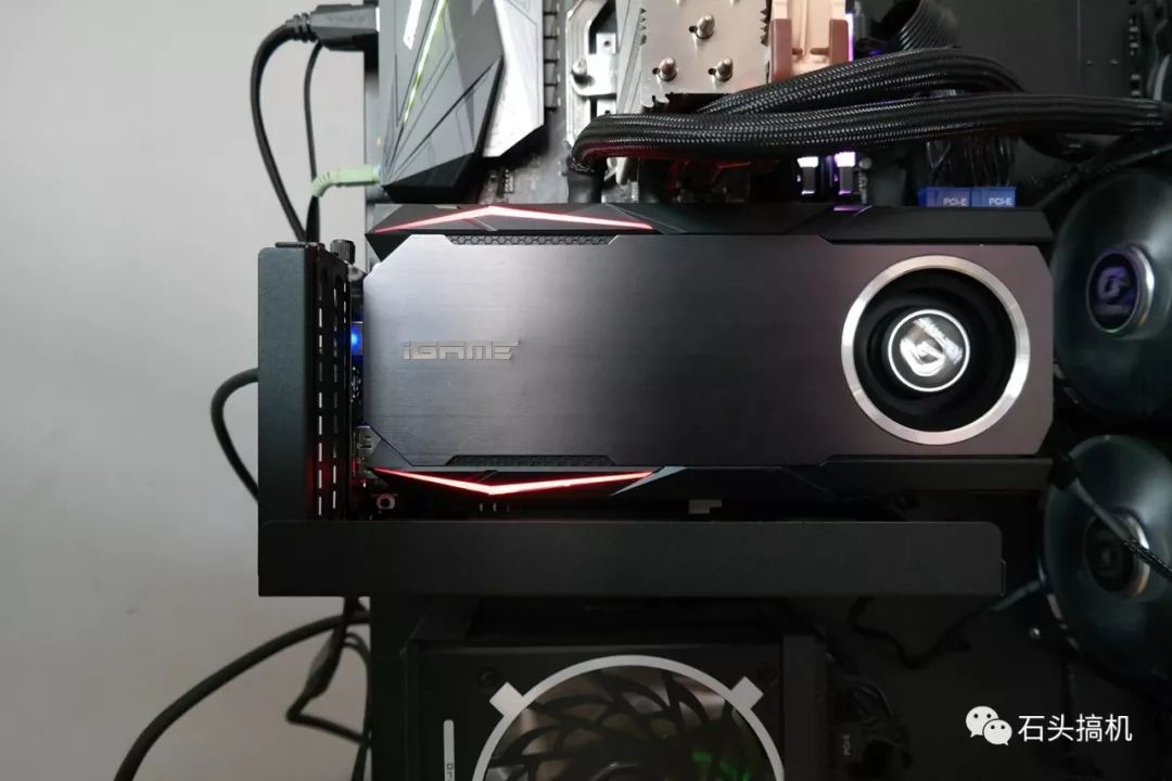 影驰GTX980Ti水冷显卡：性能狂魔，散热之王  第2张