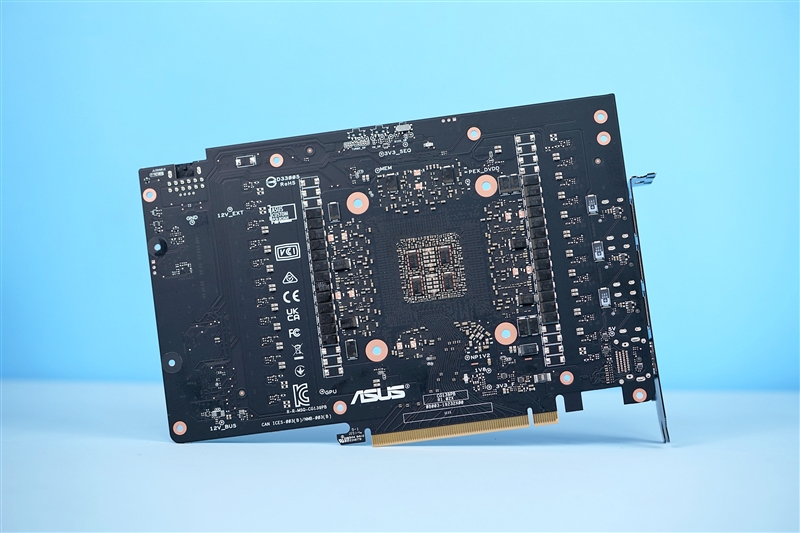 FX-8800P with Radeon™ R7 Graphics 全新游戏笔记本处理器震撼登场！4核8线程，Radeon R7显卡，带你畅玩游戏新体验  第2张