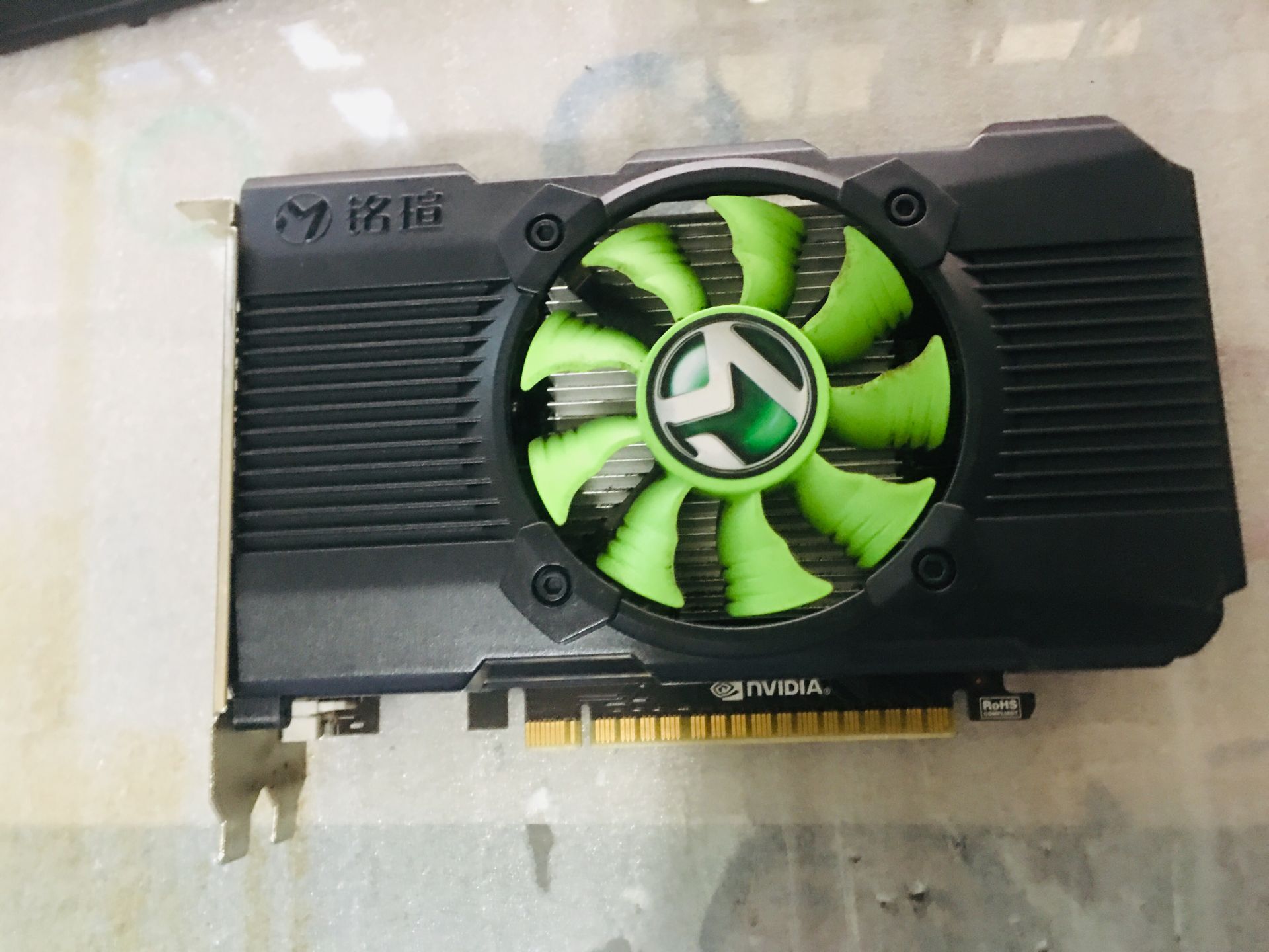 影驰gtx260黑将版绿色：性能惊艳，散热出色，玩游戏更轻松  第3张