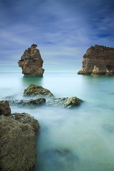 雷神岛探秘：岩洞壁画与水晶湖之美  第3张