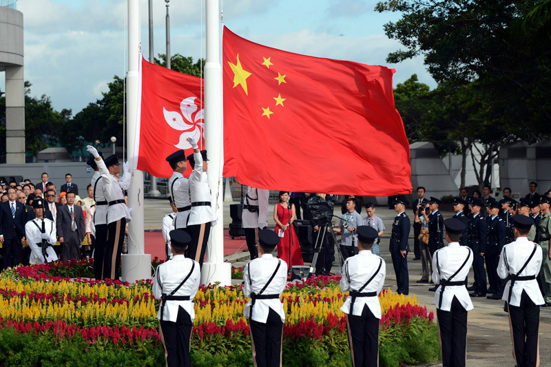 九七狂潮再起！回顾祖国回归香港，挑战与机遇并存  第3张