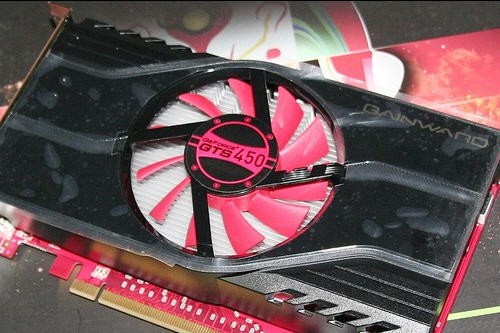 GTX 260：硬核外观，强劲性能，游戏利器  第1张