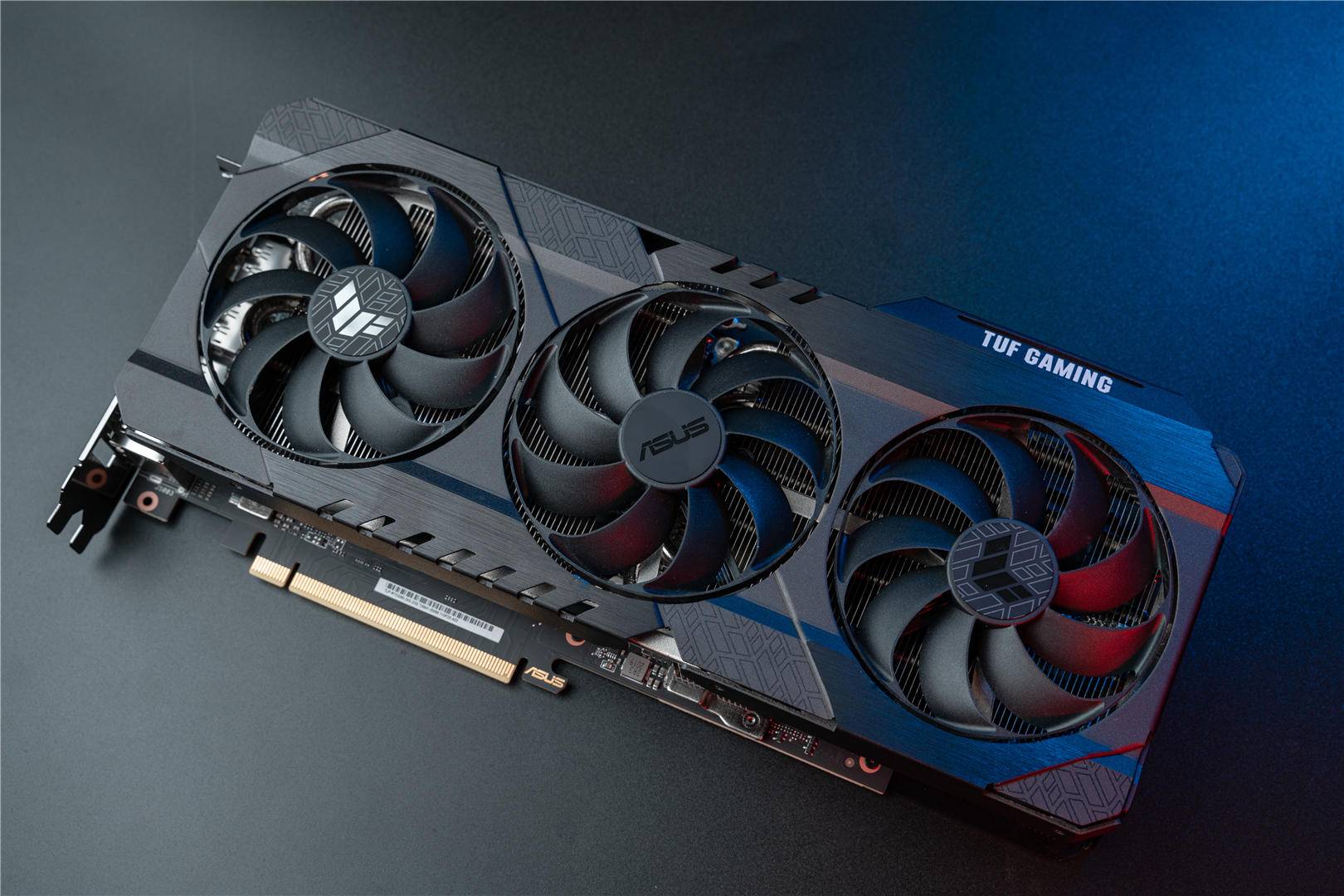 华硕GTX 970显卡：游戏性能狂飙，散热稳如泰山  第1张