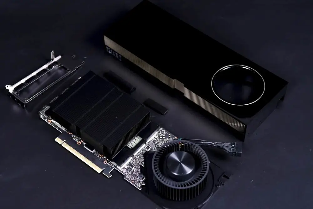 震撼发布！GTX 780 Ti名人堂显卡：性能狂飙，游戏如丝般顺滑