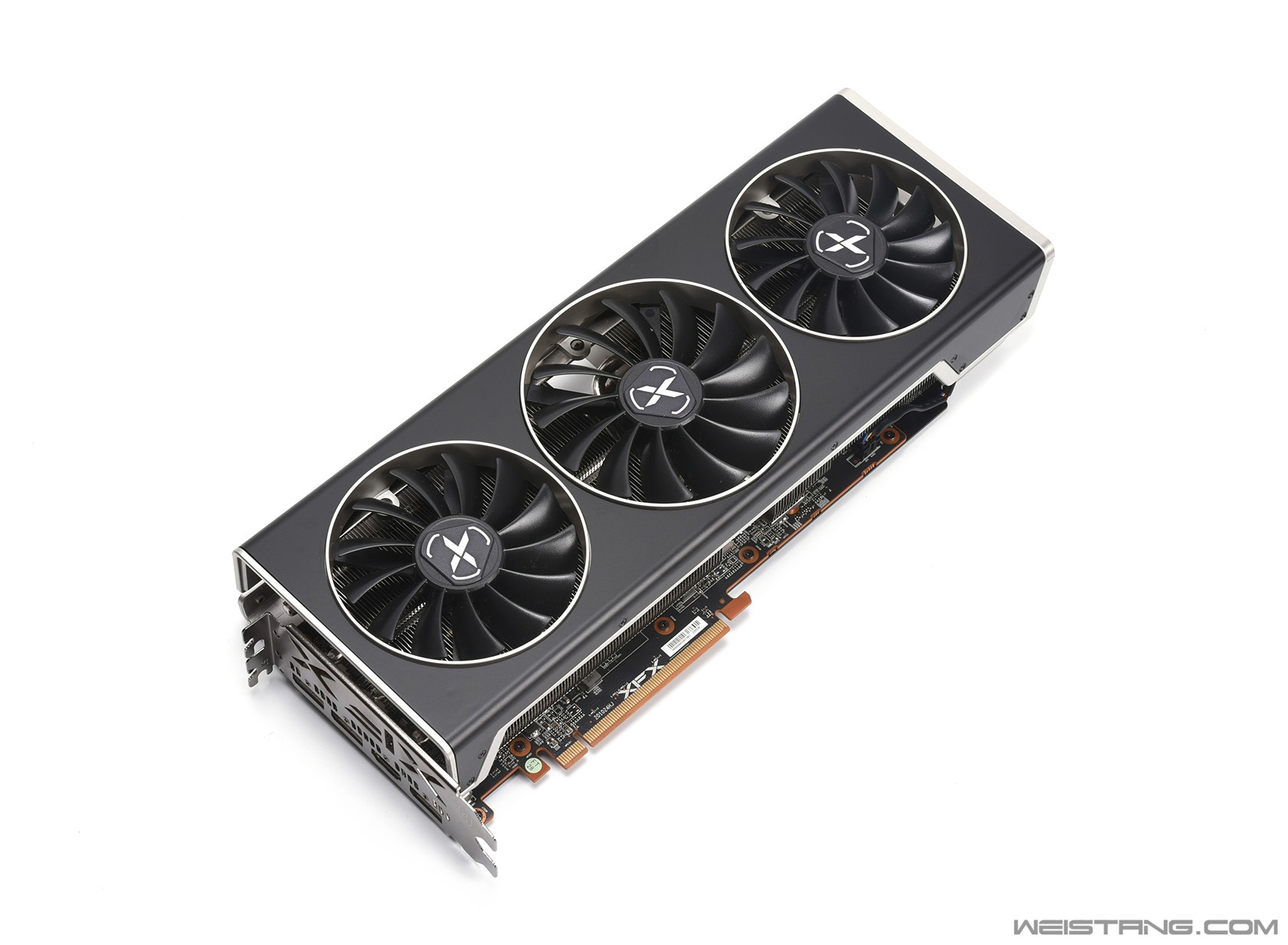 七彩虹GTX960海外版：未来科技感与游戏性能的完美结合