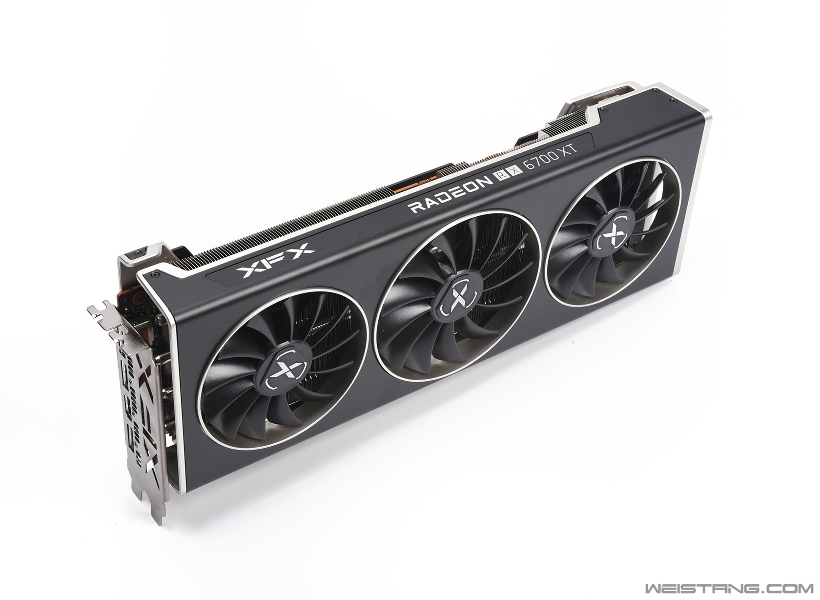 七彩虹GTX960海外版：未来科技感与游戏性能的完美结合  第2张