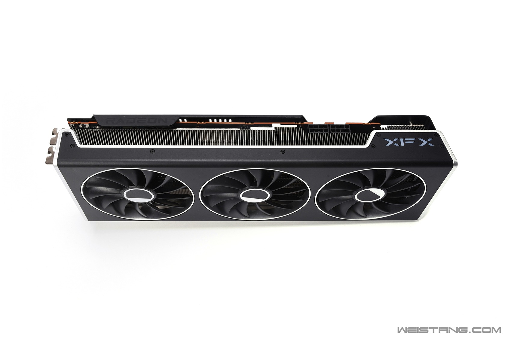 七彩虹GTX960海外版：未来科技感与游戏性能的完美结合  第4张