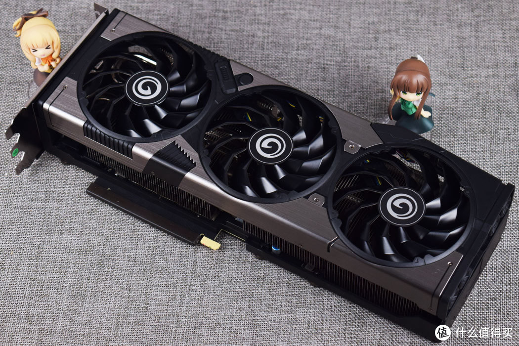 GTX 980三屏设置：游戏与图像处理的完美搭档  第1张