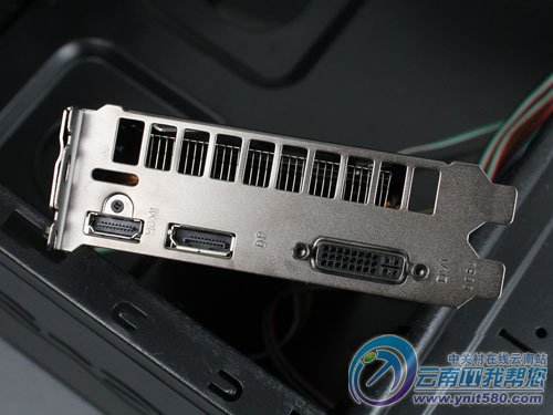 影驰GTX970名人堂接线，让游戏画质更细致更畅快  第2张