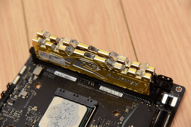 GTX 590：顶级显卡霸主，游戏利器还是多屏幕王？  第8张