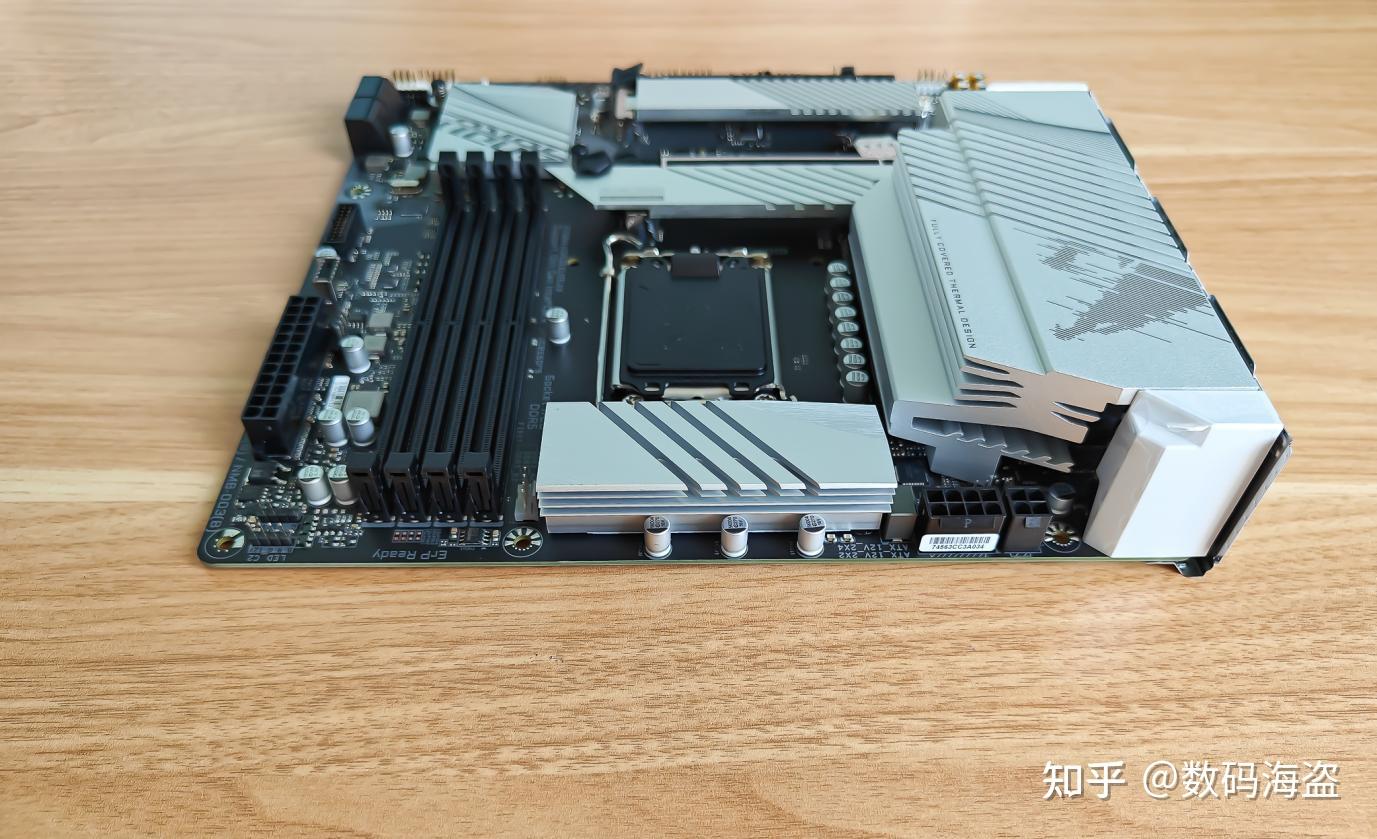 GTX 1070主板选购攻略：插槽布局对比，电源需求大揭秘  第2张