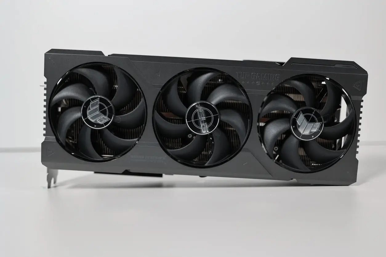 华硕GTX1080TiT显卡：性能狂潮，科技引领  第9张