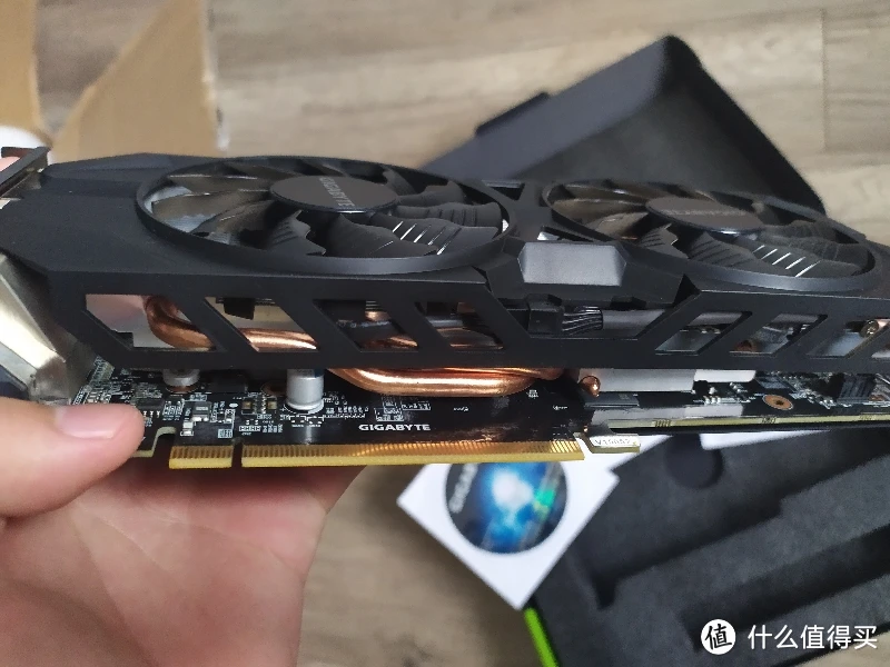 技嘉GTX 960显卡：插卡无显示？原因竟是这个小金属片  第1张