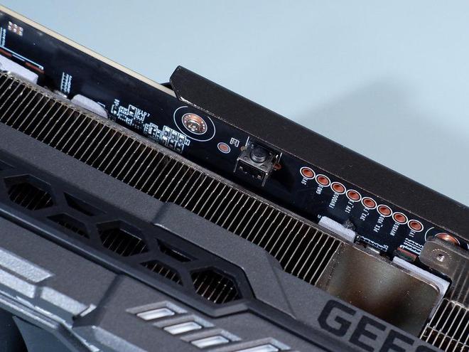 GTX1080公版显卡：性能巅峰下隐藏的尺寸秘密  第5张