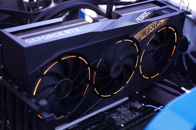 水冷散热新选择！技嘉GTX 1080 Ti完美解决高效能显卡散热难题